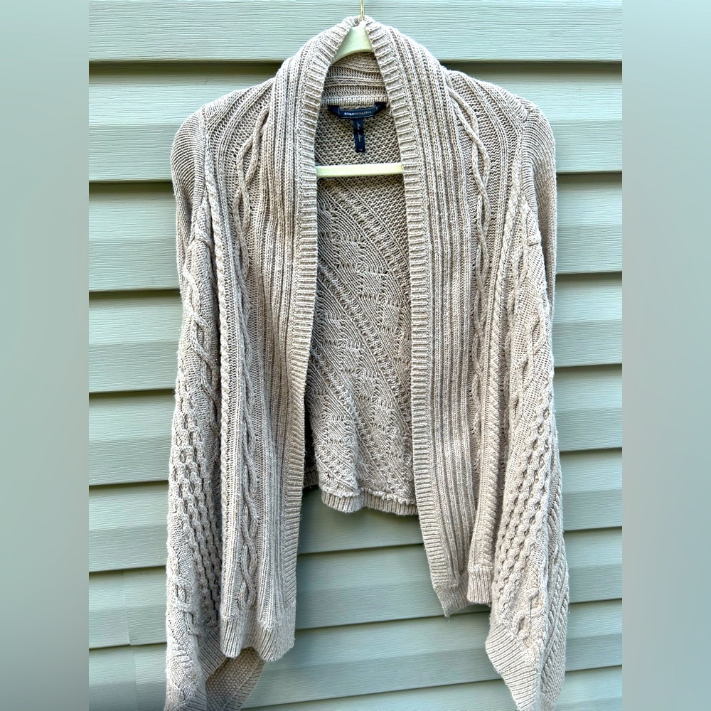 VTG BCBGMaxAzria XS Y2K cable
Knit open cardigan wool blend sweater oversized
